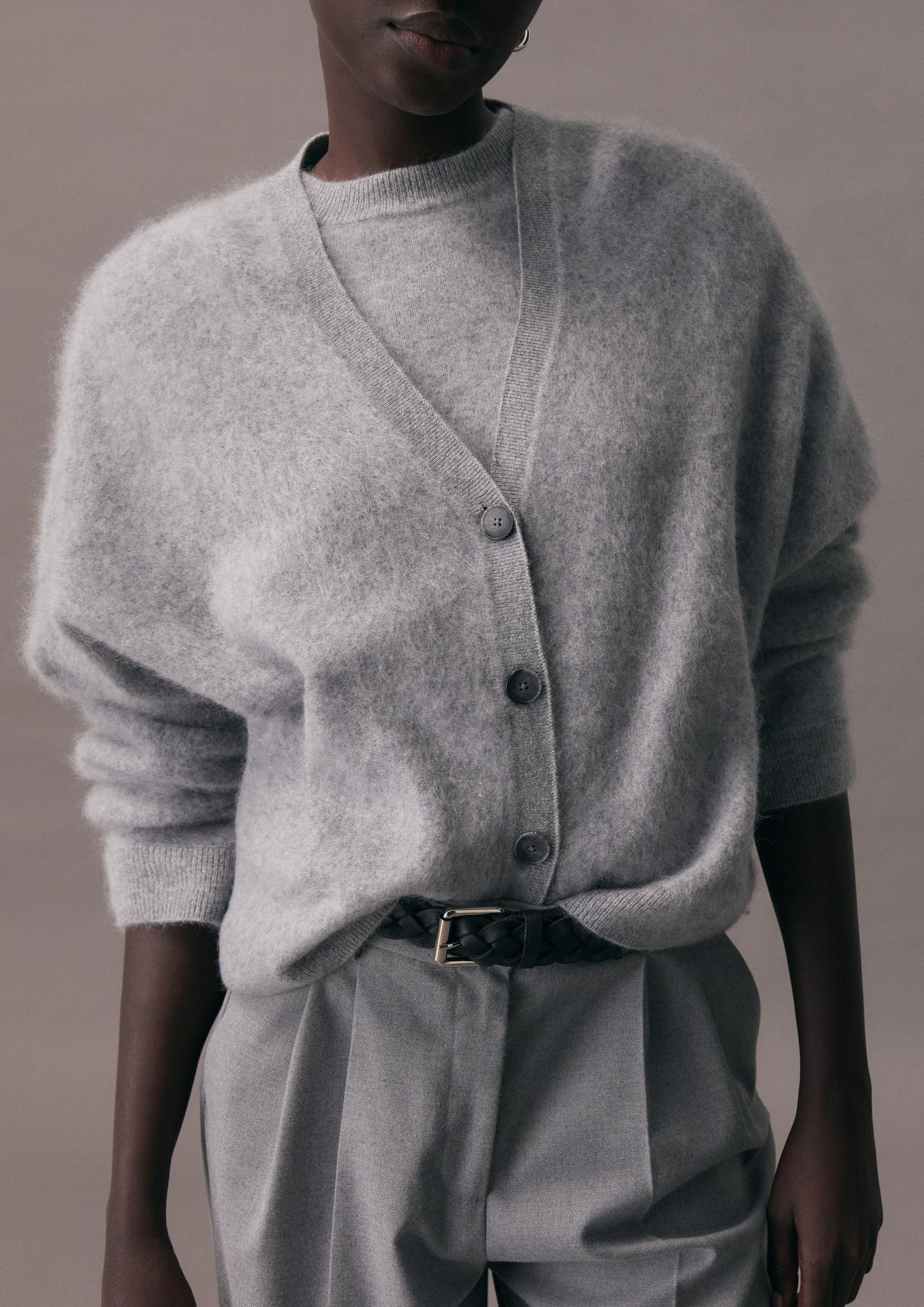Strickjacke grau mit Knopf-Verschluss