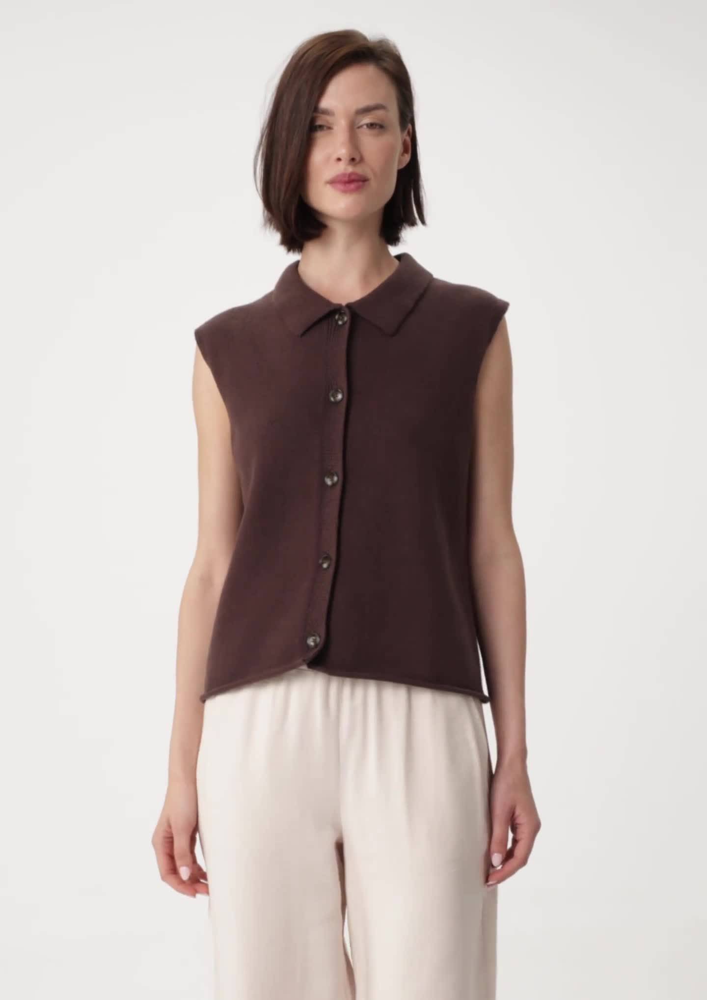 comma Knitted waistcoat made of a cotton blend with a turn-down collar