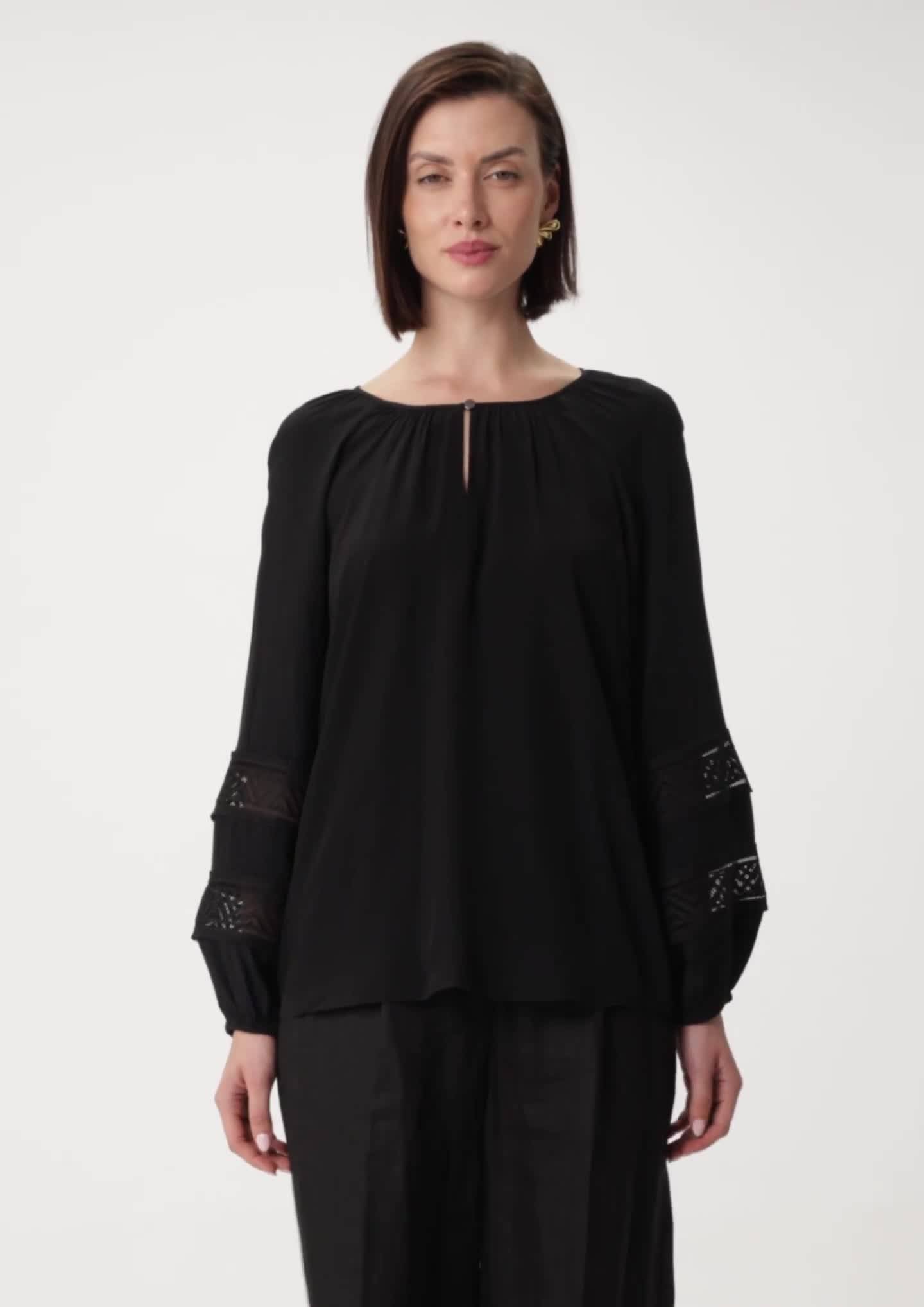 comma Bluse aus Crêpe-Chiffon mit Spitzendetails