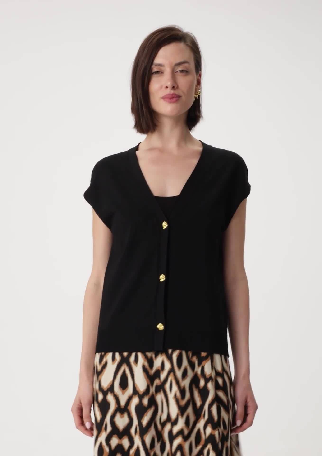 comma Ärmelloser Cardigan mit dekorativen Metallknöpfen